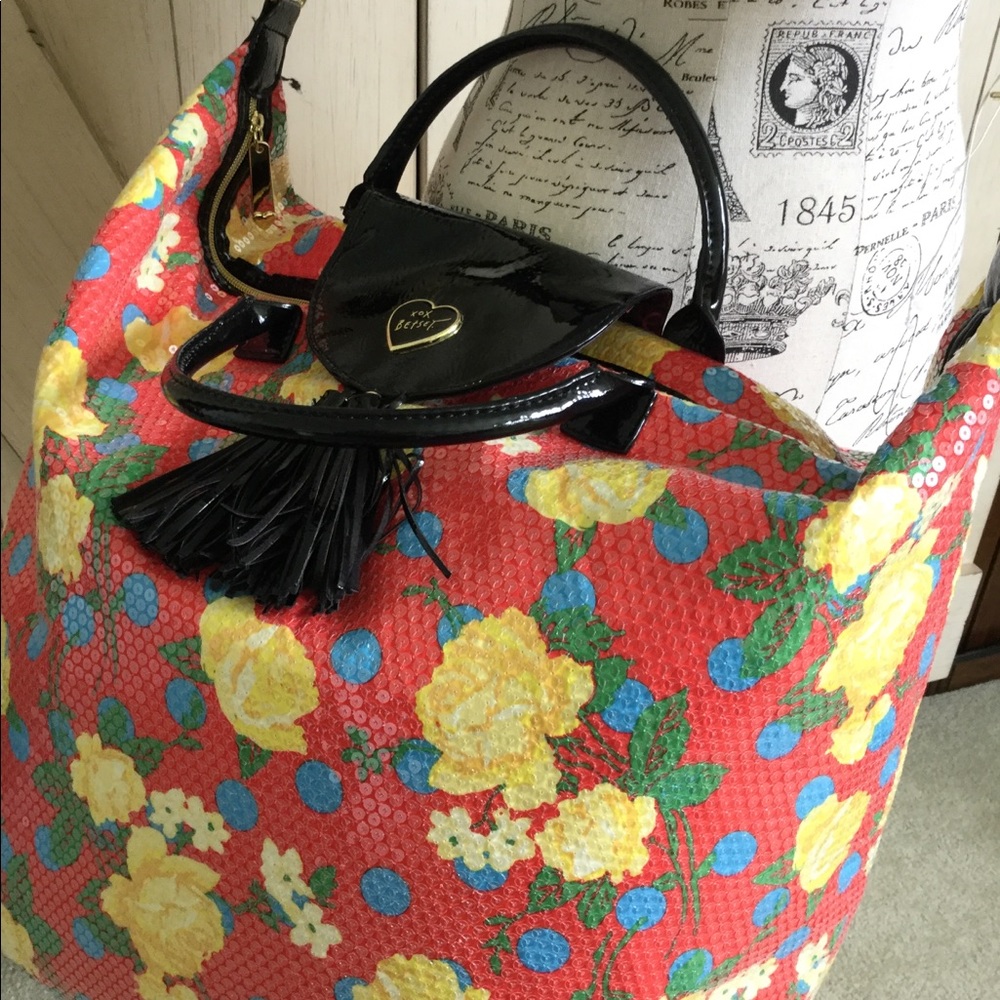 🌺🌼Betsey Johnson Floral Sequin Travel Bag🌼🌺 - Picture 6 of 8